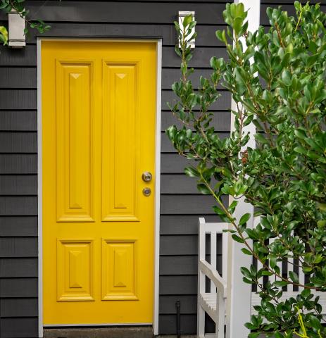 Yellow_door