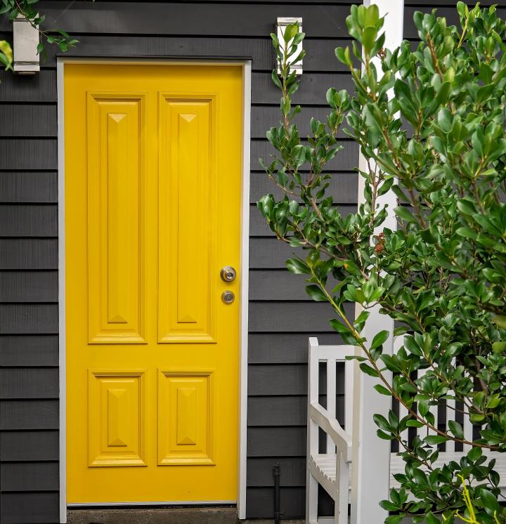 Yellow_door