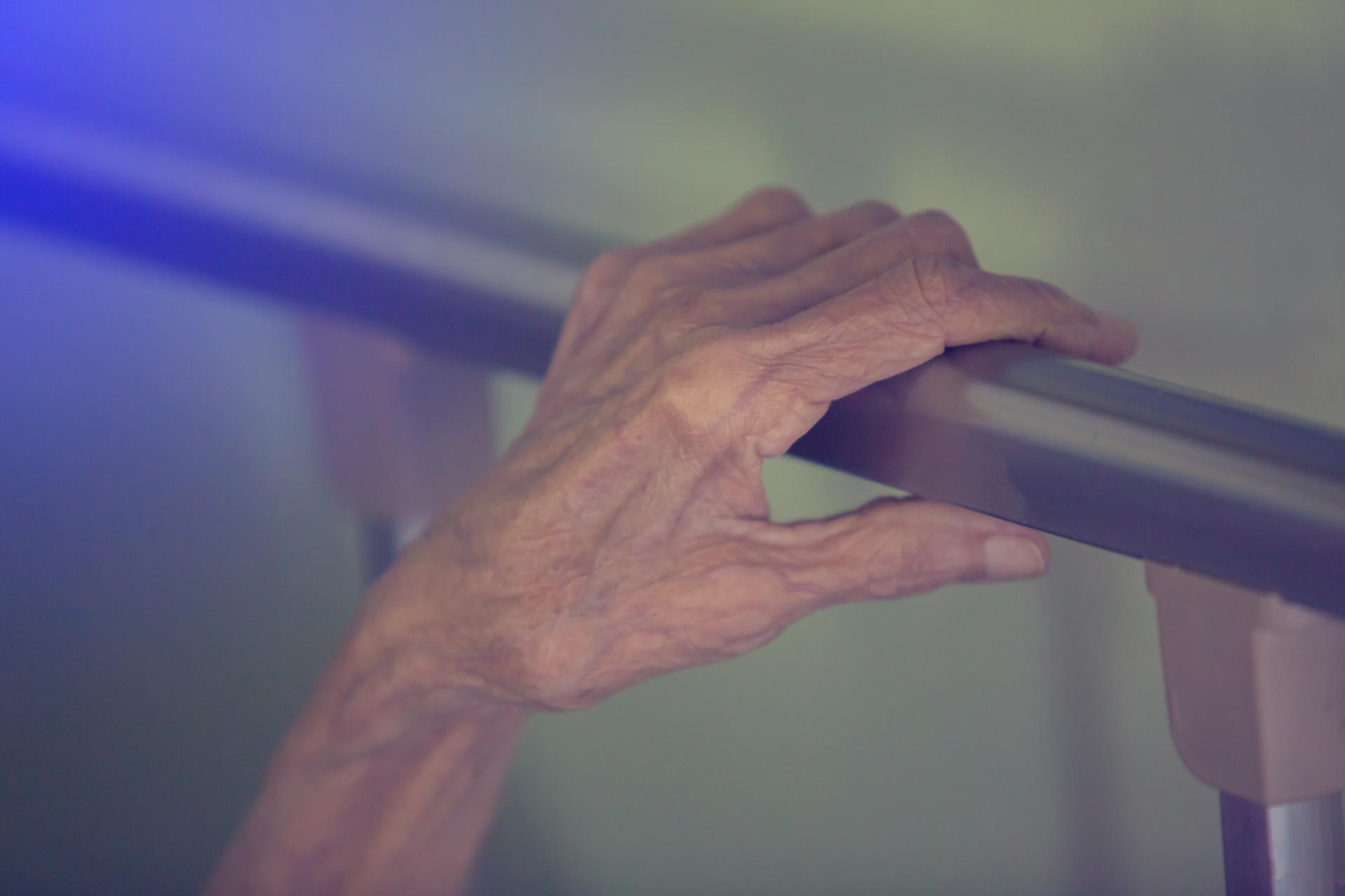 Handrail_senior_citizen